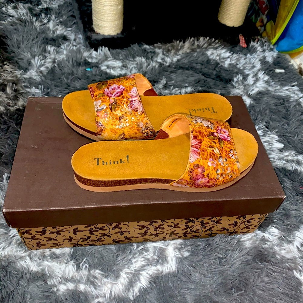 Think! Women’s Slides